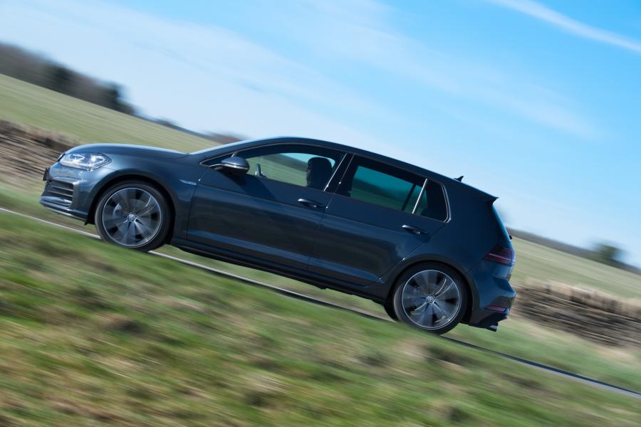  Volkswagen Golf GTD 5-Door 2017 года  (UK) (фото 8 из 30)